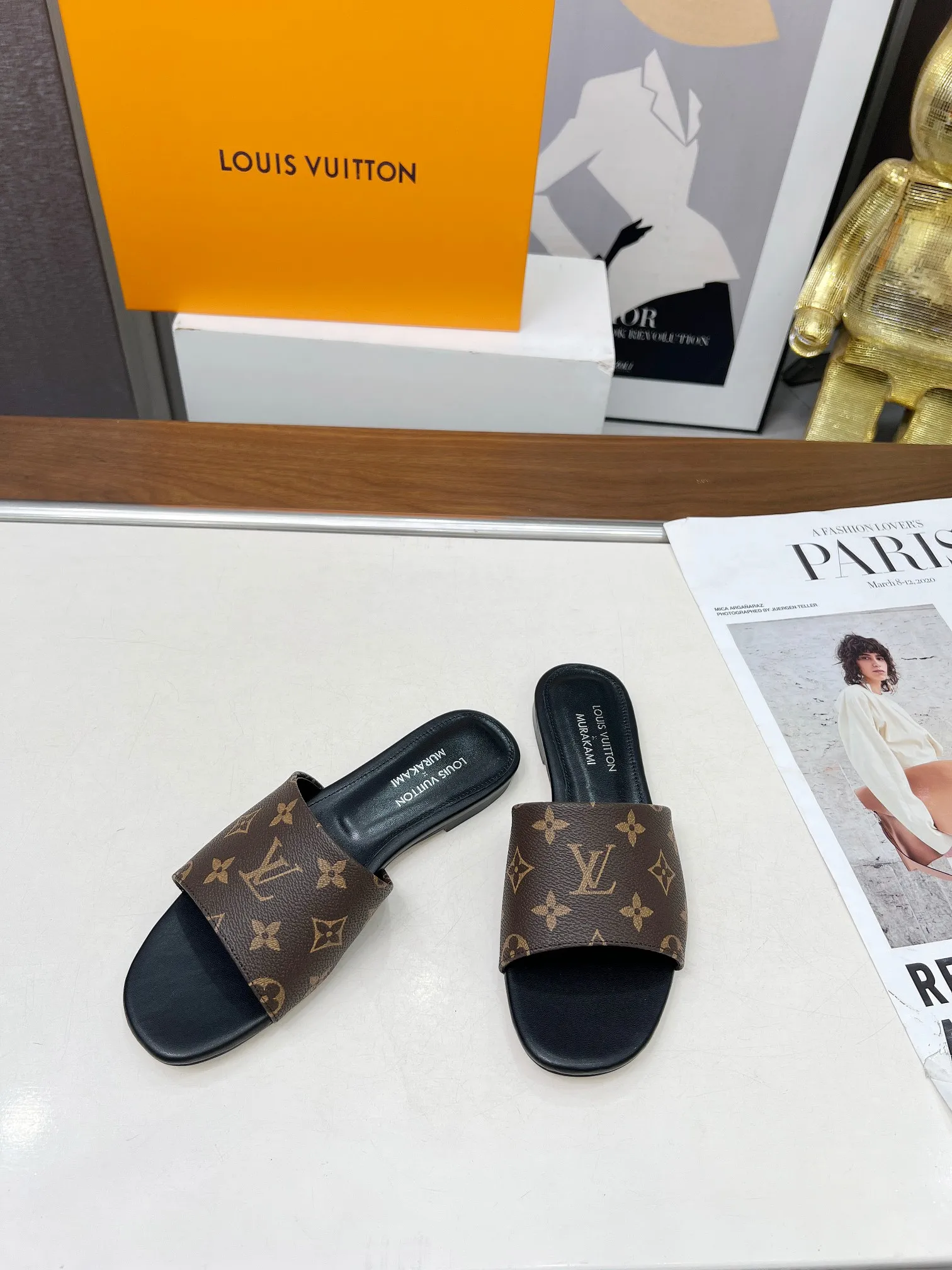 💕💕Factory direct selling price p380💕💕Vuiton’s latest 2025 spring and summer style. This sandal is from the Louis Vuitton The dotted LV logo on the upper brings a different visual feast to the hot summer. Color: coffee, white, black. Size: 35 to 40 (4142 can be customized, non-returnable and non-exchangeable) (leather sole can be customized +30 non-returnable and non-exchangeable)